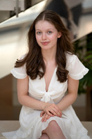 Laura Headshot 2023-3
