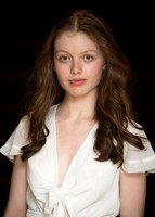 Laura Headshot 2023-9