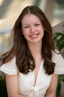 Laura Headshot 2023-4