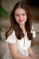 Laura Headshot 2023-6
