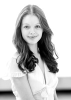 Laura Headshot 2023-2