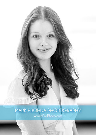 Laura Headshot 2023-2
