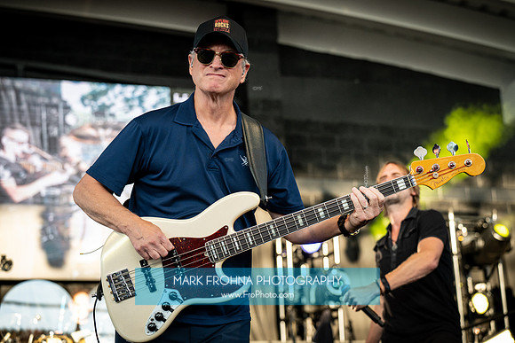 Skylight Rocks Gary Sinise Show-101