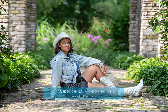 Senior Isabelle Xtras-110