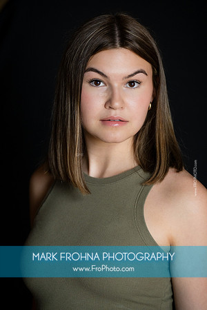 Emma Hipp Headshots 2025-15