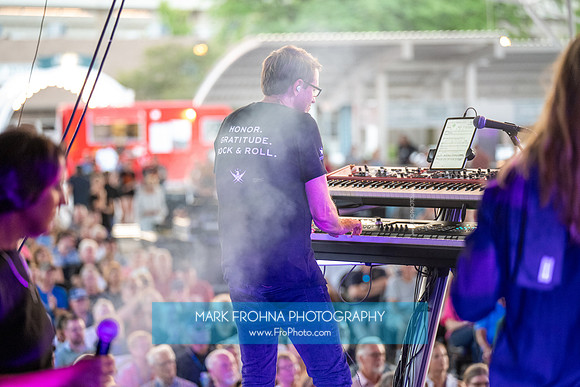 Skylight Rocks Gary Sinise Show-81
