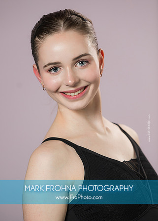 Headshot Gaby 2025-7