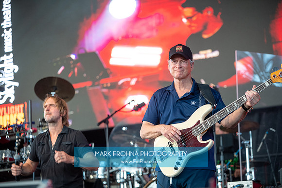 Skylight Rocks Gary Sinise Show-83