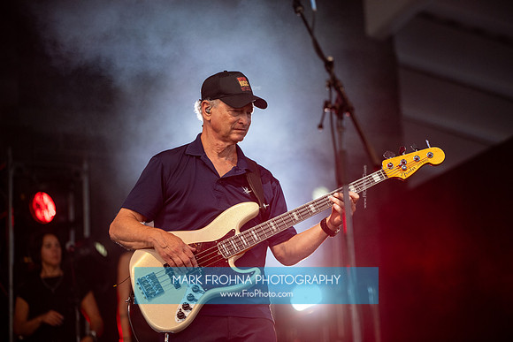 Skylight Rocks Gary Sinise Show-86